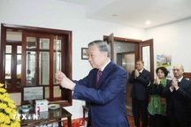 Tổng Bí thư Tô Lâm dâng hương tưởng niệm Thủ tướng Phạm Văn Đồng