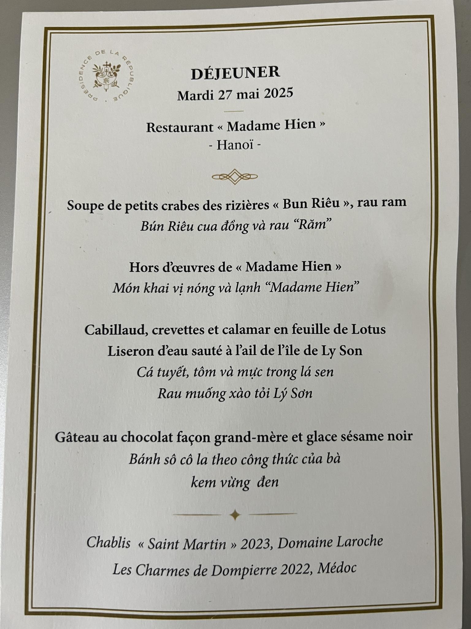 Tổng thống Pháp ăn bún riêu, rau muống xào tỏi giữa phố cổ Hà Nội - 3 Tổng thống Pháp ăn bún riêu, rau muống xào tỏi giữa phố cổ Hà Nội - 3