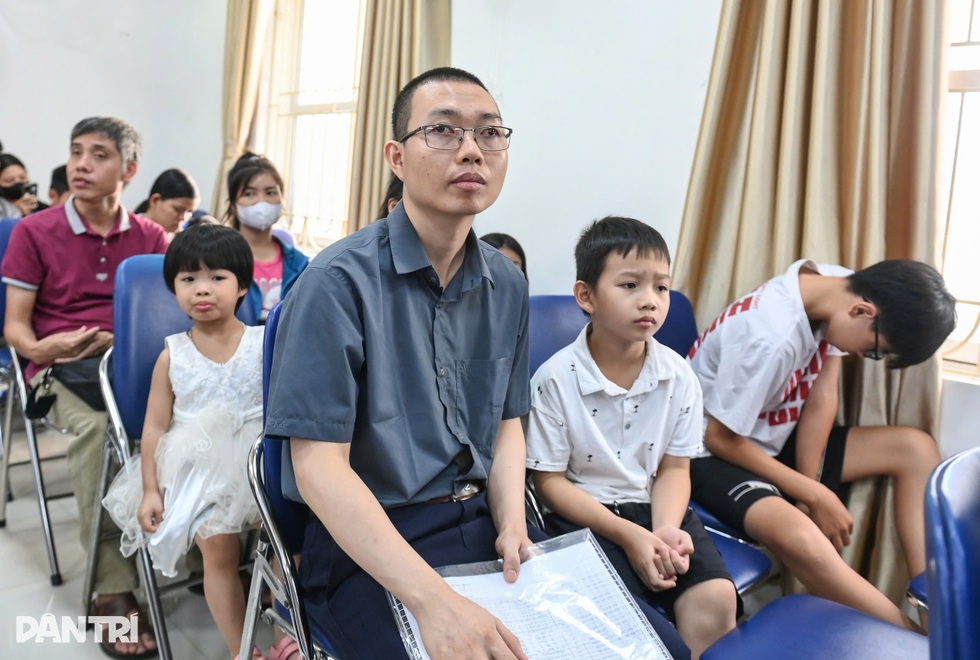 Trao 336 thẻ Bảo hiểm y tế, giúp học sinh khó khăn ở Hà Nội an tâm học tập - 7 Trao 336 thẻ Bảo hiểm y tế, giúp học sinh khó khăn ở Hà Nội an tâm học tập - 7