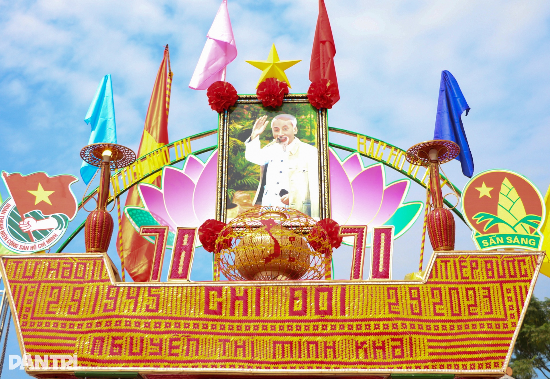 Ngắm sản phẩm làng nghề thi tài tại hội trại 5 năm tổ chức một lần - 3 Ngắm sản phẩm làng nghề thi tài tại hội trại 5 năm tổ chức một lần - 3