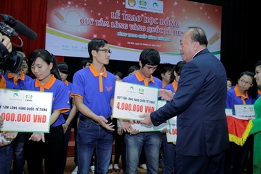 Trao học bổng đến 50 sinh viên xuất sắc