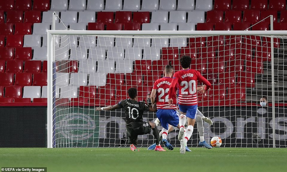 Man Utd mở toang cửa vào bán kết, Arsenal sảy chân đáng tiếc - 2 Man Utd mở toang cửa vào bán kết, Arsenal sảy chân đáng tiếc - 2