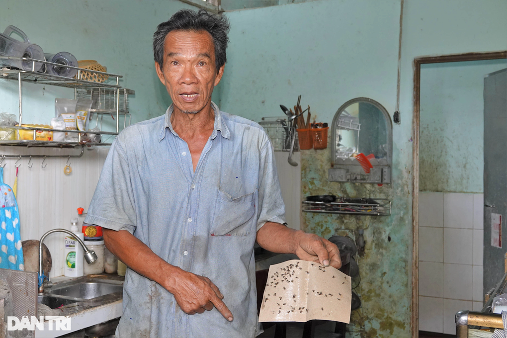 Ngủ cũng phải đeo khẩu trang vì mùi hôi từ nhà máy phân hữu cơ - 1 Ngủ cũng phải đeo khẩu trang vì mùi hôi từ nhà máy phân hữu cơ - 1