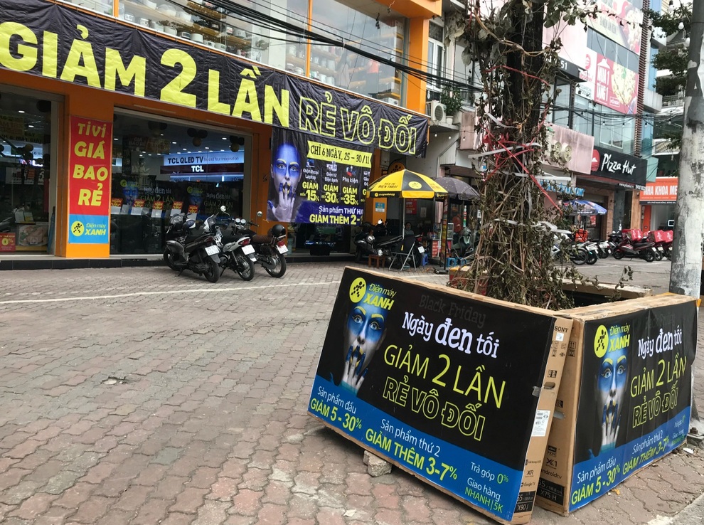 Black Friday 2021: Quán vắng tanh, khách lèo tèo đúng nghĩa ngày đen tối - 3 Black Friday 2021: Quán vắng tanh, khách lèo tèo đúng nghĩa ngày đen tối - 3