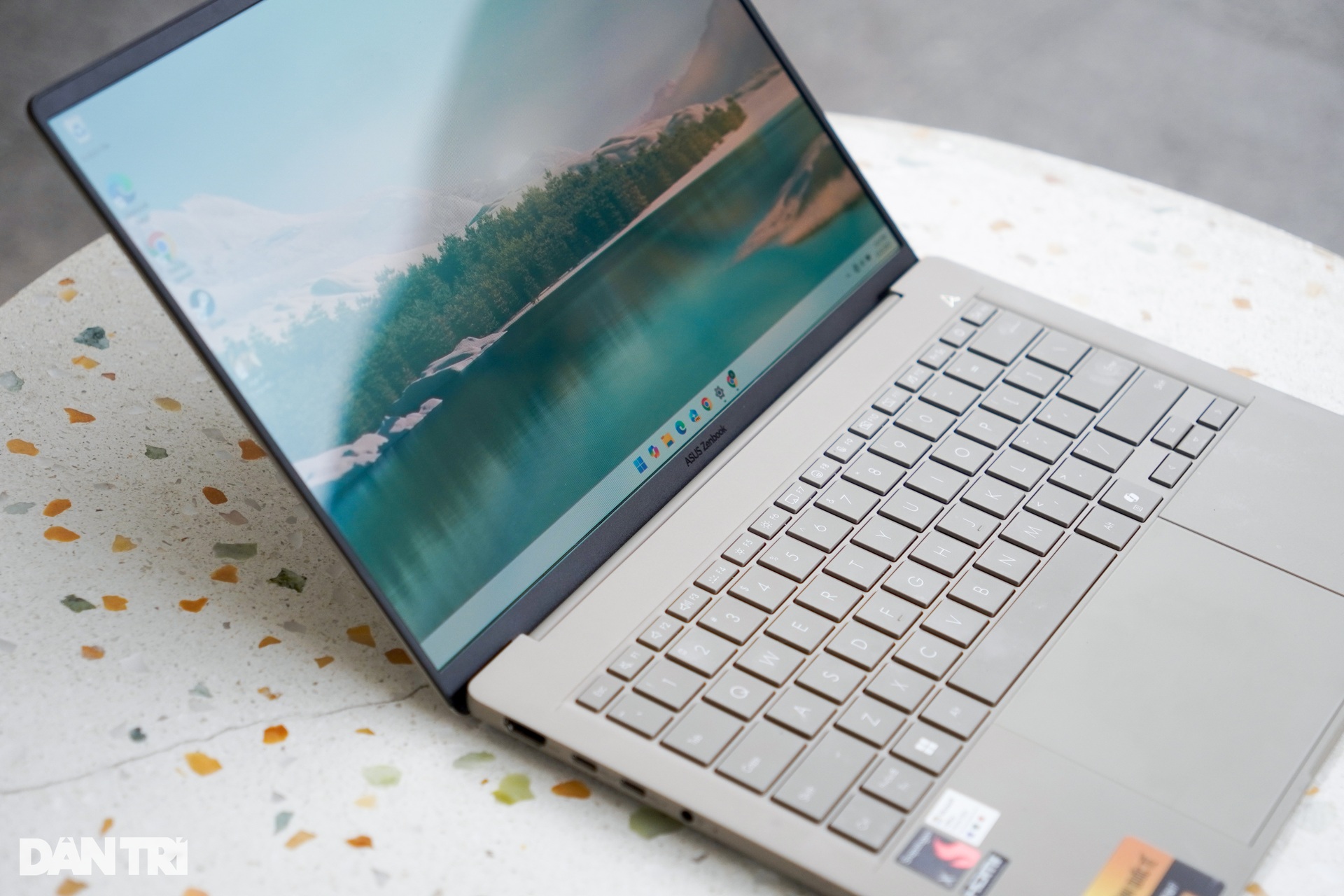 Đánh giá Asus Zenbook A14: Laptop AI chạy chip Snapdragon X sẽ dành cho ai? - 16