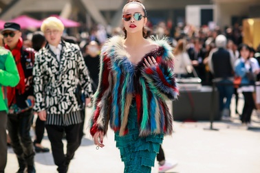 Sella Trương gây náo loạn khi xuất hiện cực "chất" tại Seoul Fashion Week