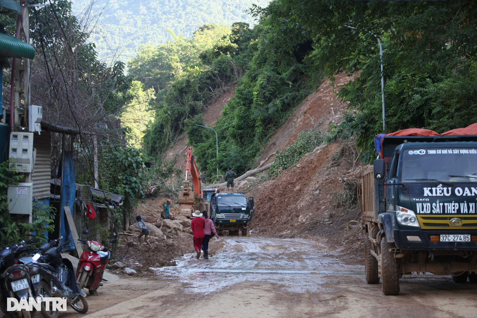 Sạt lở kinh hoàng trên đường lên Cửa khẩu quốc tế Nậm Cắn - 14 Sạt lở kinh hoàng trên đường lên Cửa khẩu quốc tế Nậm Cắn - 14