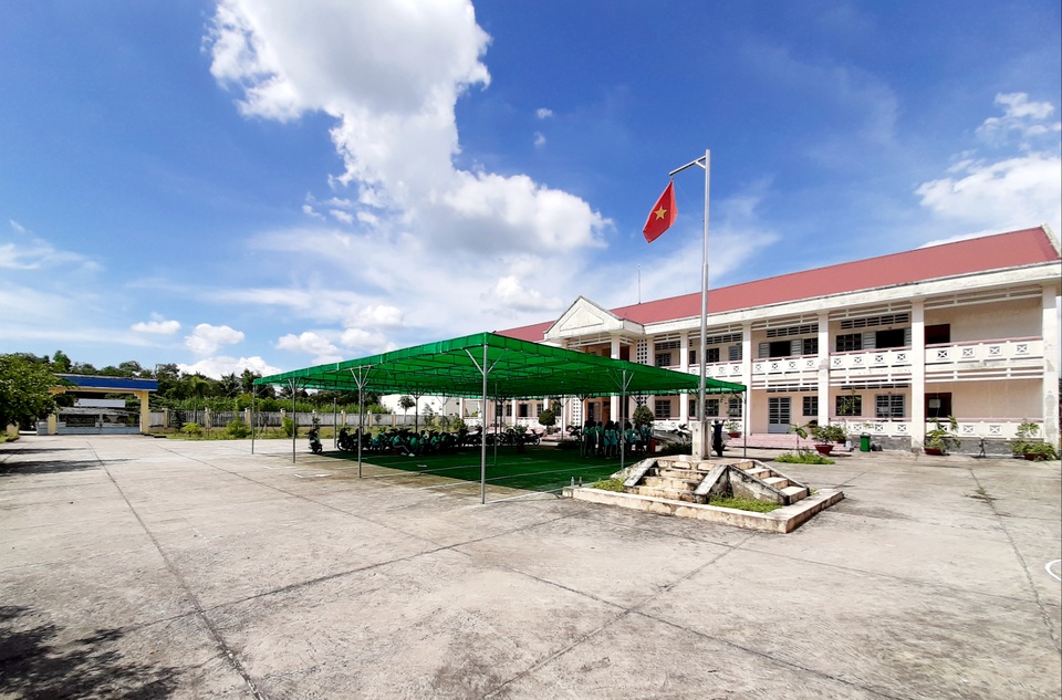 Cựu cán bộ xã hiến 7.000 mét vuông đất, trị giá nhiều tỷ đồng để xây trường - 4 Cựu cán bộ xã hiến 7.000 mét vuông đất, trị giá nhiều tỷ đồng để xây trường - 4