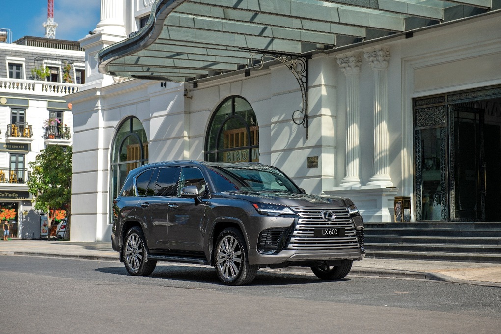 Người dùng chia sẻ về Lexus LX 600: Biểu tượng của giới doanh nhân - 1 Người dùng chia sẻ về Lexus LX 600: Biểu tượng của giới doanh nhân - 1