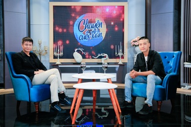 Đạo diễn Lê Hoàng “ngượng chín mặt” khi các vũ công thản nhiên thay đồ trước mặt