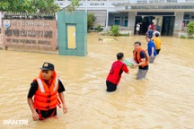 Lũ lụt lịch sử ở miền Trung: "Còn người là còn của"