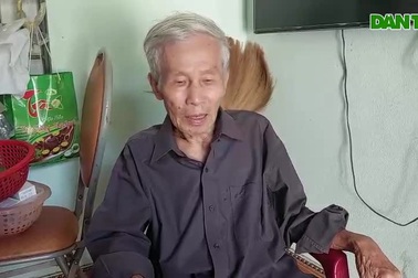 Cụ ông 83 tuổi chia sẻ việc lái ô tô bon bon gây "sốt" trên mạng