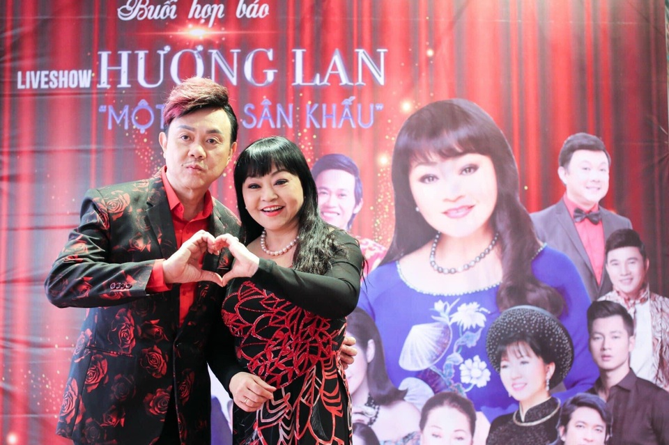 Hương Lan: Từng bước gian khó của tôi đều có Chí Tài bên cạnh - 1 Hương Lan: Từng bước gian khó của tôi đều có Chí Tài bên cạnh - 1