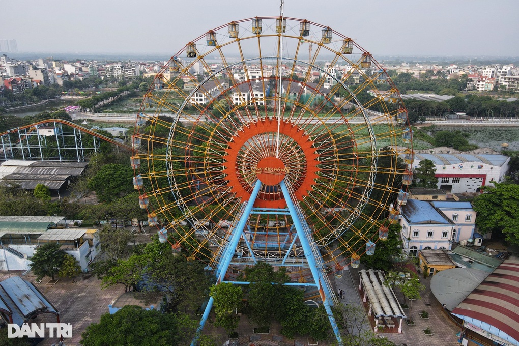 Hà Nội: Vòng đu quay khổng lồ ở công viên nước Hồ Tây thoi thóp chờ chết - 5 Hà Nội: Vòng đu quay khổng lồ ở công viên nước Hồ Tây thoi thóp chờ chết - 5