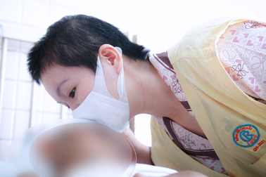 Bé trai bị cành cây rơi làm nứt sọ hồi phục kỳ diệu sau 67 ngày điều trị