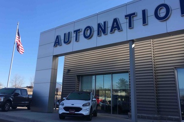 Hệ thống đại lý ô tô lớn nhất nước Mỹ cắt giảm 1/3 nhân công