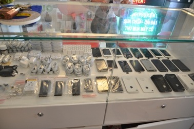 Cửa hàng ĐTDĐ bị trộm hàng chục iPhone