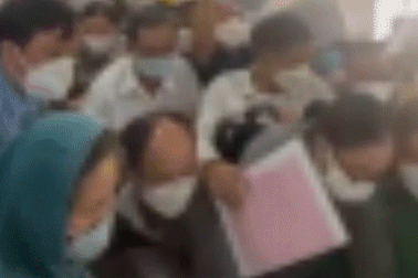 "Chạy" giấy tờ đất từ 4h sáng, nhiều người xô đẩy gây cảnh náo loạn