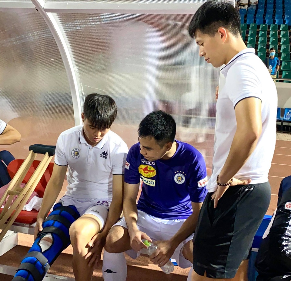 Trung vệ Đình Trọng nghỉ thêm 3 tháng vì tái phát chấn thương - 2 Trung vệ Đình Trọng nghỉ thêm 3 tháng vì tái phát chấn thương - 2