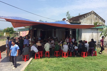 Trượt chân khi leo thác, một học sinh tử vong