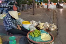 Hà Nội: Những mảnh đời mưu sinh trong đêm đông