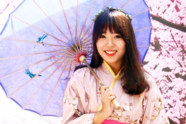 Thiếu nữ Việt làm duyên với yukata truyền thống Nhật Bản