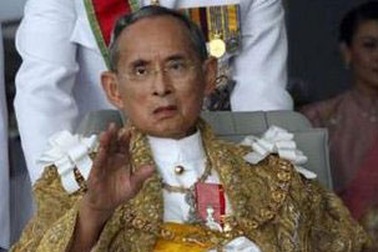 Dân Thái mừng sinh nhật Quốc vương