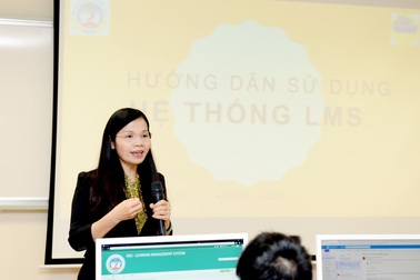 Sinh viên Kinh tế Quốc dân chuyển sang học Blended learning vì virus corona