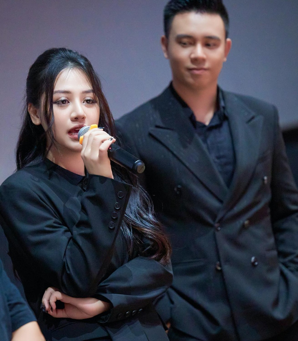 Đông Hùng lần đầu kể về biến cố qua album kỷ niệm 10 năm ca hát - 3 Đông Hùng lần đầu kể về biến cố qua album kỷ niệm 10 năm ca hát - 3