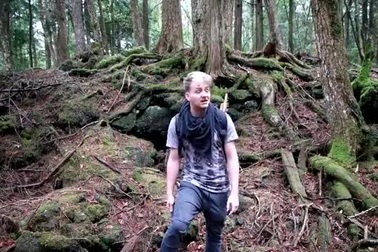 Theo chân du khách thám hiểm rừng tự sát ở Nhật Bản