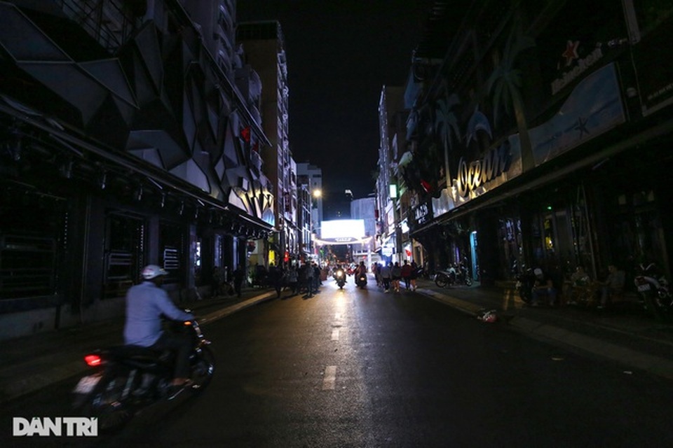Người trẻ Sài Gòn nhớ da diết quán bar, thấy buồn vì cảnh tắt đèn tối om - 1 Người trẻ Sài Gòn nhớ da diết quán bar, thấy buồn vì cảnh tắt đèn tối om - 1
