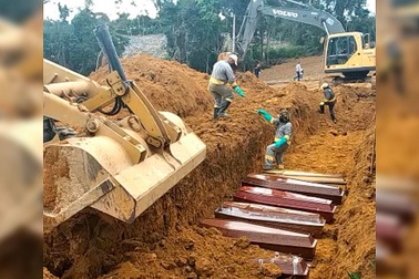 Cận cảnh mồ chôn tập thể nạn nhân Covid-19 ở Brazil