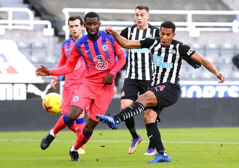 Newcastle 0-2 Chelsea: Phá “ải” St James Park thành công - 5
