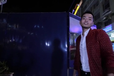 Phạm Hồng Phước gây xôn xao phố đi bộ Nguyễn Huệ.