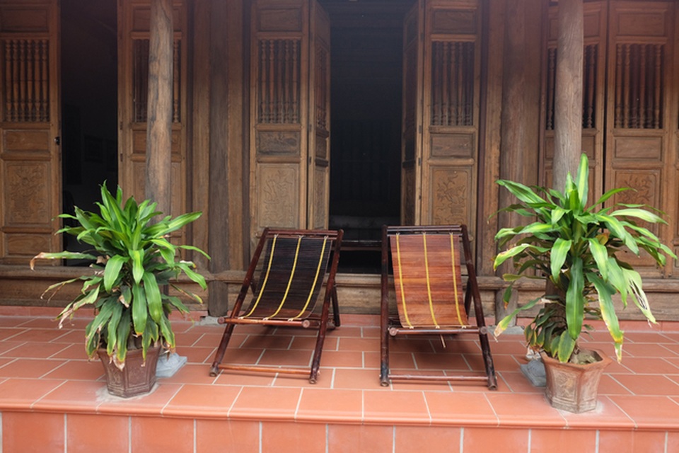 Độc nhất Hà Nội: Biệt phủ làm từ đá ong, bên trong toàn đồ cổ quý - 5