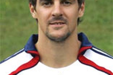 Cựu "thần đồng" bóng đá Đức "nghỉ hưu non"