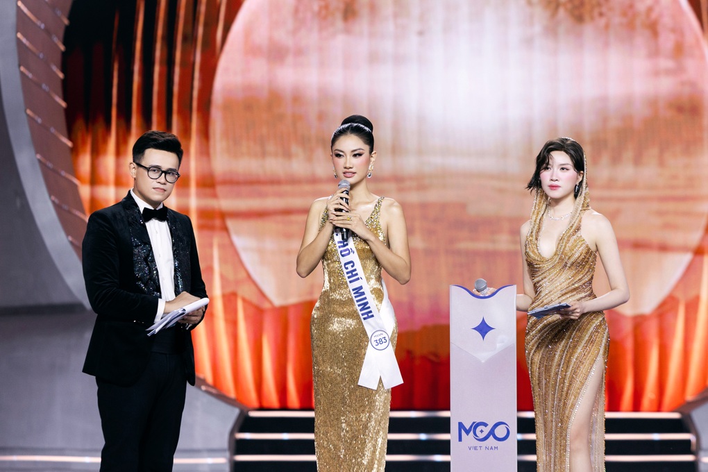 Thí sinh hoa hậu ấp úng, dùng sai từ khi ứng xử về sáp nhập tỉnh thành - 2 Thí sinh hoa hậu ấp úng, dùng sai từ khi ứng xử về sáp nhập tỉnh thành - 2
