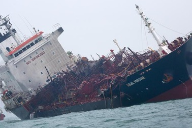 Hồng Kông: Tàu chở dầu Việt Nam bốc cháy khi sắp tiếp liệu