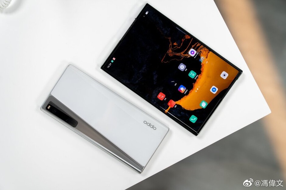 Cận cảnh chiếc smartphone màn hình cuộn đầu tiên trên thế giới - 4 Cận cảnh chiếc smartphone màn hình cuộn đầu tiên trên thế giới - 4