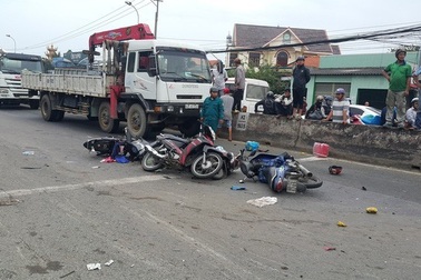 “Soi” tài xế lái xe kinh doanh vận tải bằng phần mềm điện tử