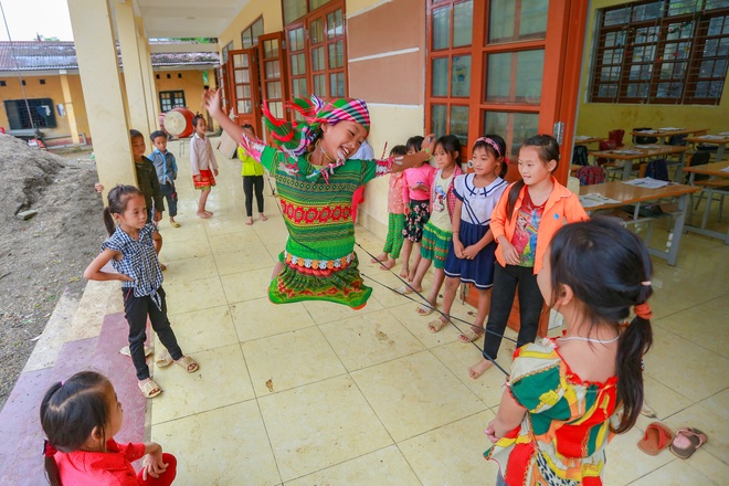 Giáo viên vùng cao vui mừng sau 2 năm có phòng học và nhà công vụ mới - 12 Giáo viên vùng cao vui mừng sau 2 năm có phòng học và nhà công vụ mới - 12