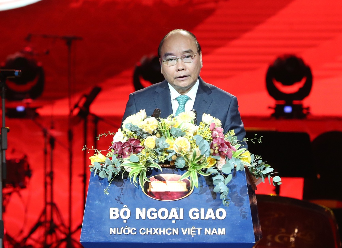 Chủ tịch nước: Trong bão táp sóng cả, con tàu Việt Nam vẫn tự tin tiến lên - 2 Chủ tịch nước: Trong bão táp sóng cả, con tàu Việt Nam vẫn tự tin tiến lên - 2