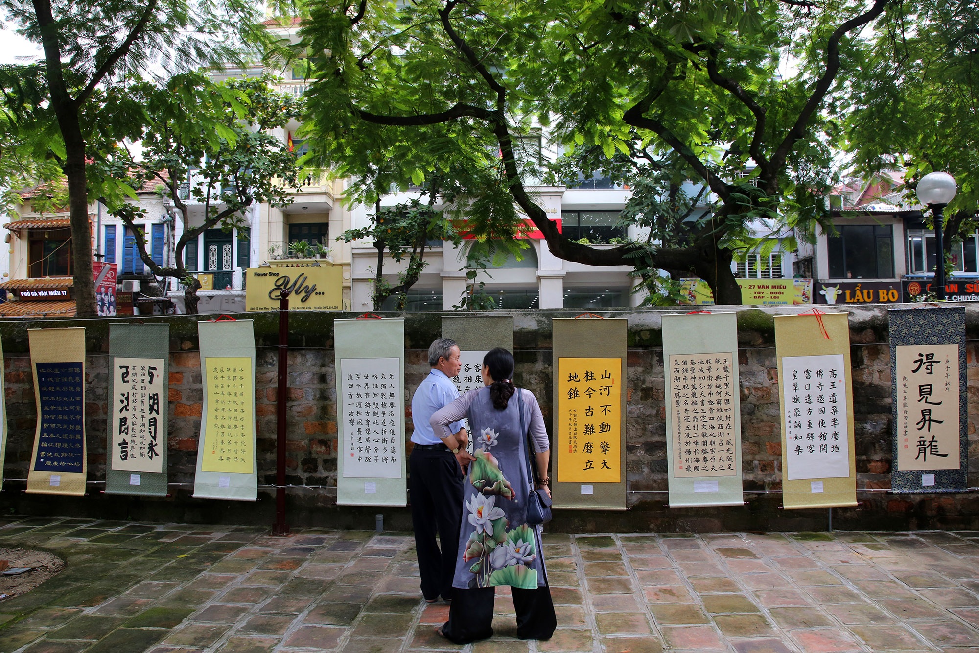 12 thư pháp gia dùng bút khổng lồ viết bức thư pháp dài 12 mét - 14 12 thư pháp gia dùng bút khổng lồ viết bức thư pháp dài 12 mét - 14
