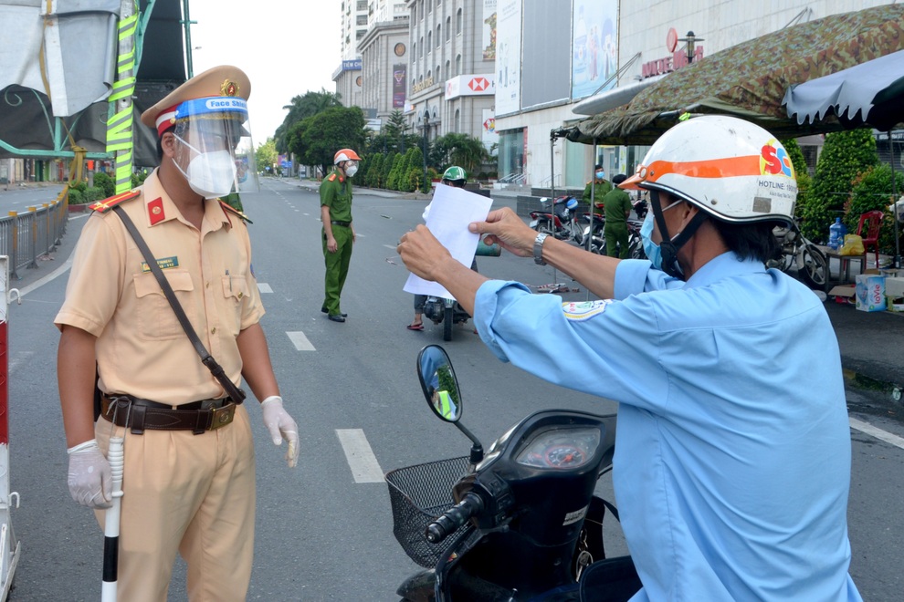 TPHCM: Đảm bảo quyền lợi, lợi ích người dân khi triển khai thẻ Covid - 2 TPHCM: Đảm bảo quyền lợi, lợi ích người dân khi triển khai thẻ Covid - 2
