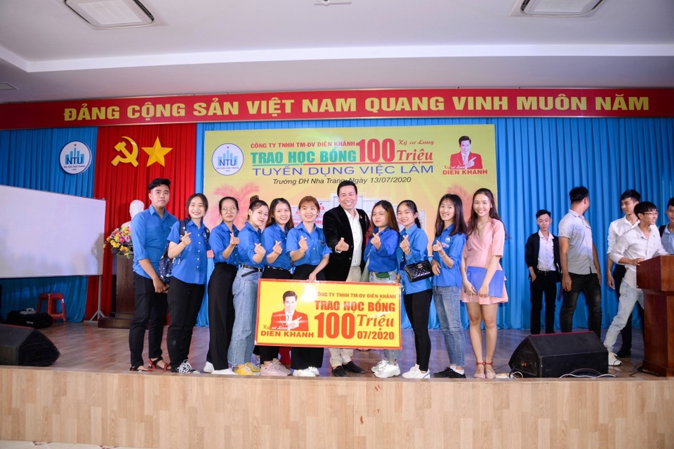 Michael Lang trở lại trường cũ và làm điều ý nghĩa - 3 Michael Lang trở lại trường cũ và làm điều ý nghĩa - 3