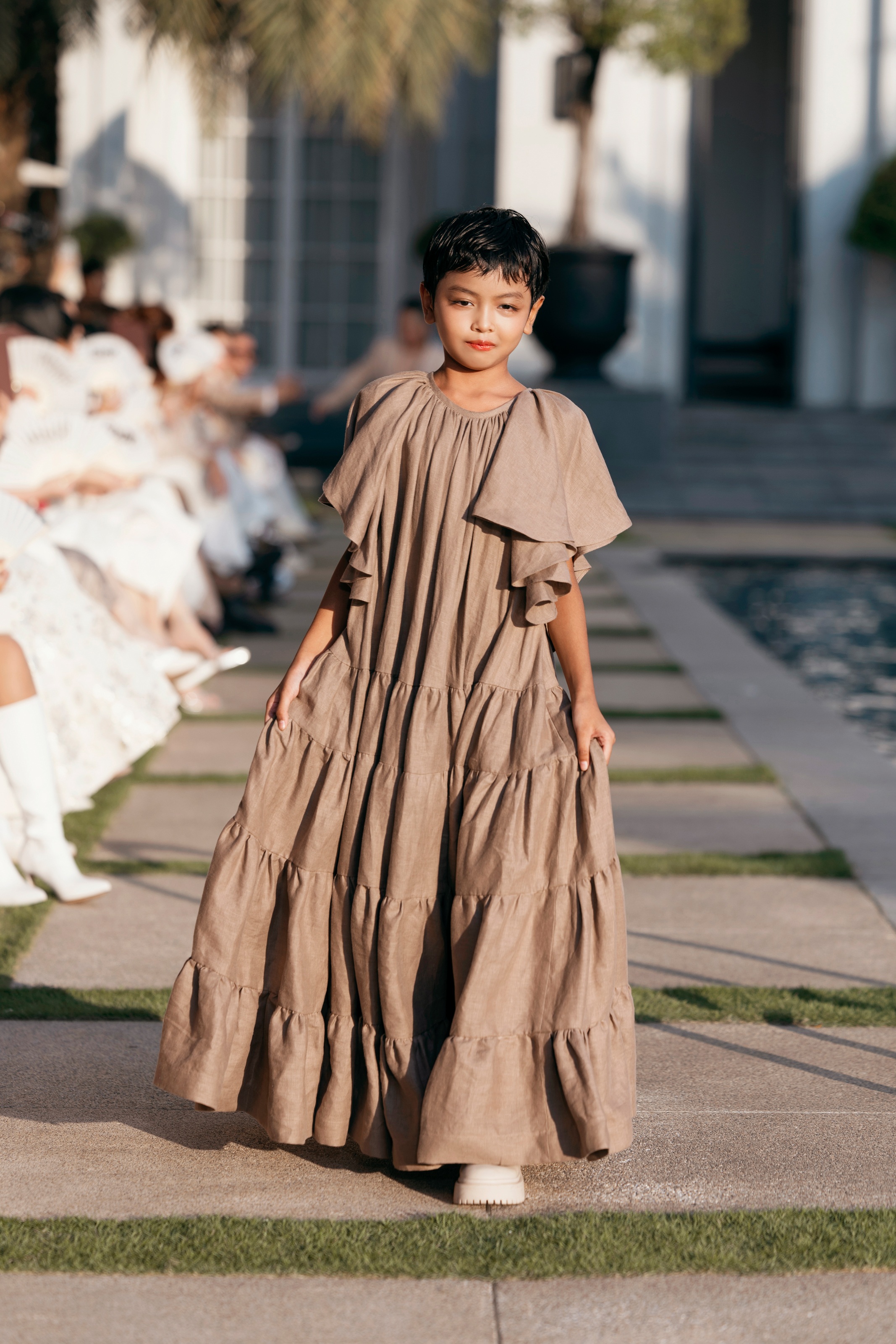 View - H'Hen Niê xuất hiện khác lạ trong show Đỗ Mạnh Cường | Báo Dân trí