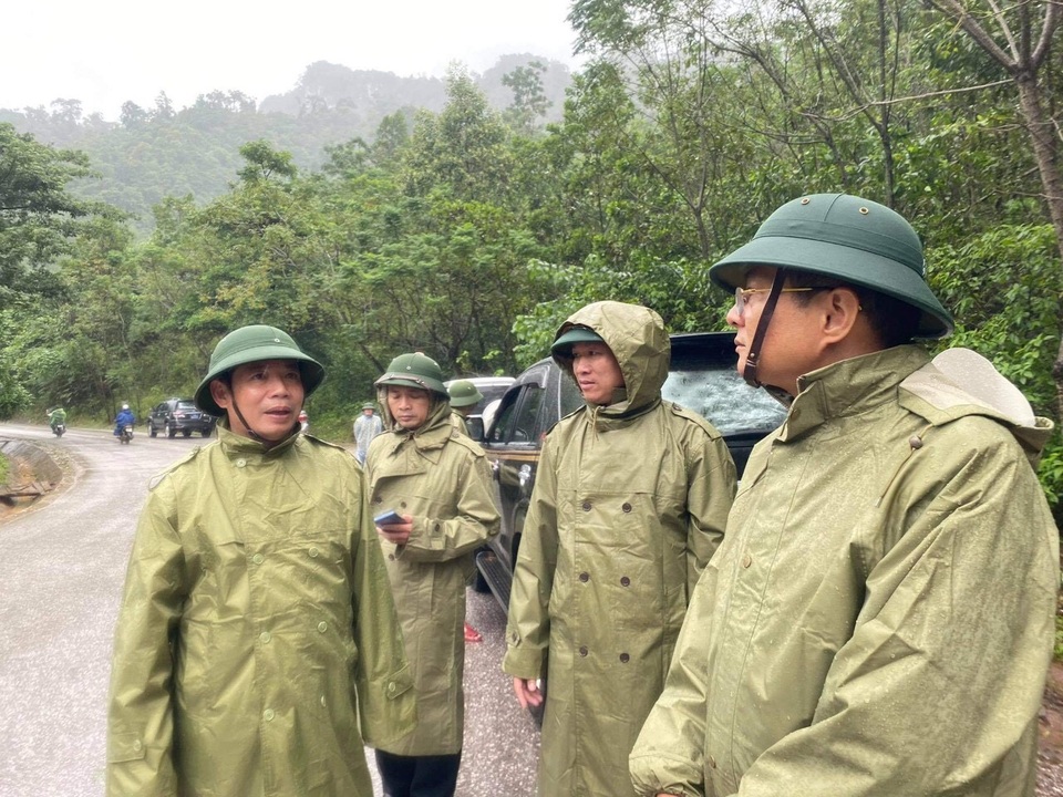 Quốc lộ trước đồn biên phòng bị xé toang, nhiều người nhập cảnh mắc kẹt - 5 Quốc lộ trước đồn biên phòng bị xé toang, nhiều người nhập cảnh mắc kẹt - 5