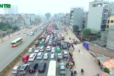 Giao thông hỗn loạn trên đường nghìn tỷ
