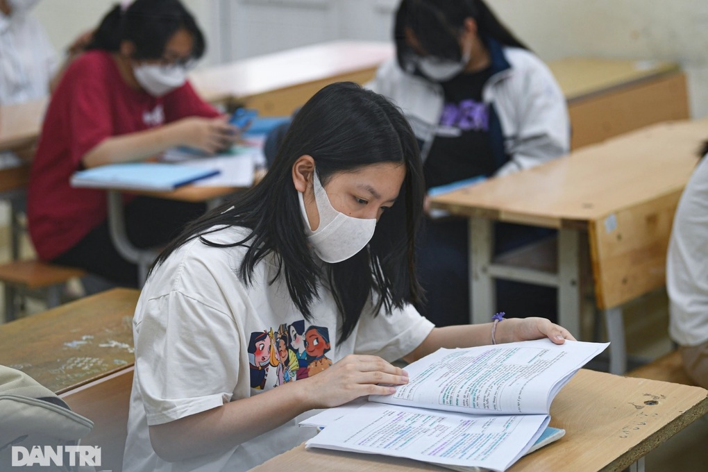 Cuộc đua chuyển cấp: Học sinh đi ngủ lúc 11h đêm, 4h sáng dậy học tiếp - 1 Cuộc đua chuyển cấp: Học sinh đi ngủ lúc 11h đêm, 4h sáng dậy học tiếp - 1