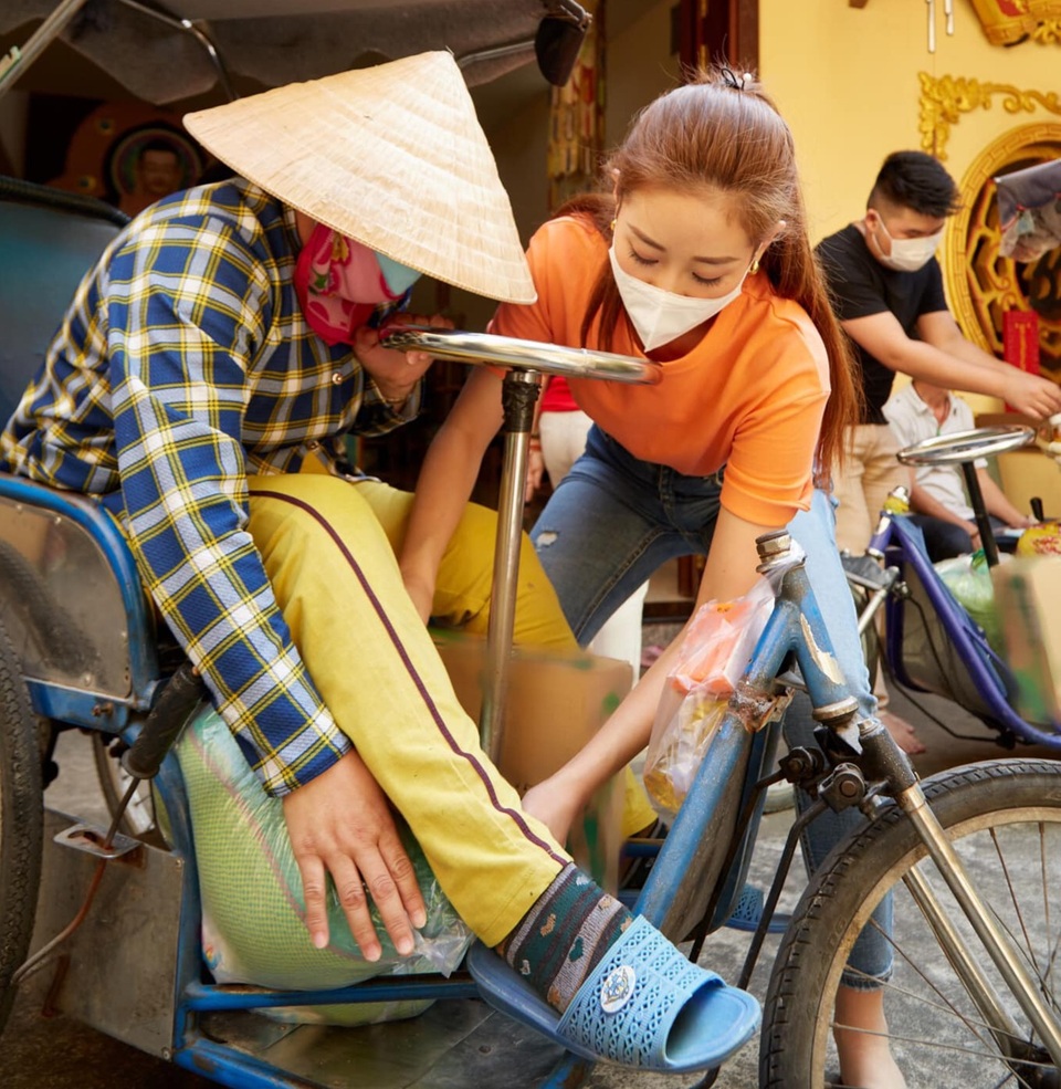 Khánh Vân tự tin với bikini, nhìn lại hành trình sau 2 năm đăng quang - 8